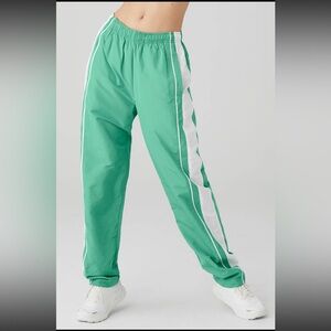 ALO Racetrack Pant - Lettuce/White XS Green and White Great Condition sold out
